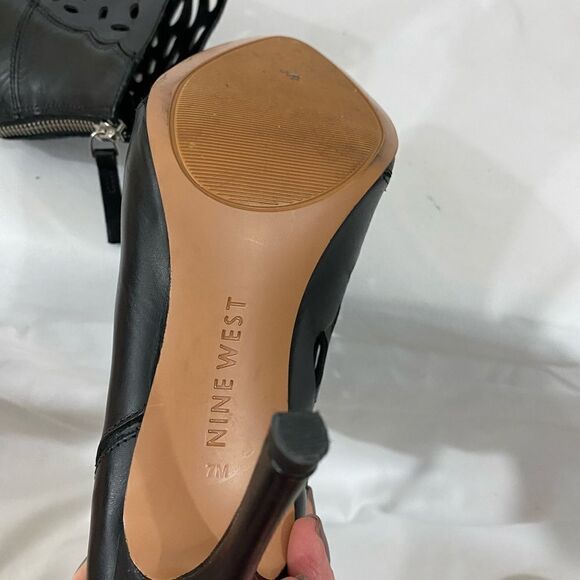 NWOT Nine West Cut Out Leather Booties - Picture 6 of 9